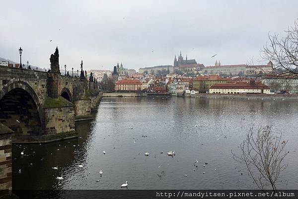 布拉格查理大橋與伏爾塔瓦河