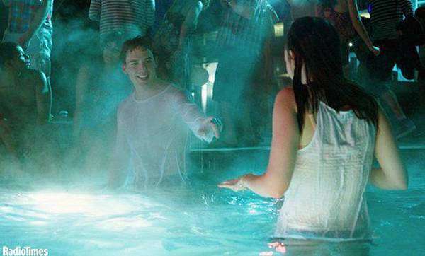 See_Hunger_Games_star_Sam_Claflin_back_in_the_water_for_upcoming_rom_com_Love__Rosie