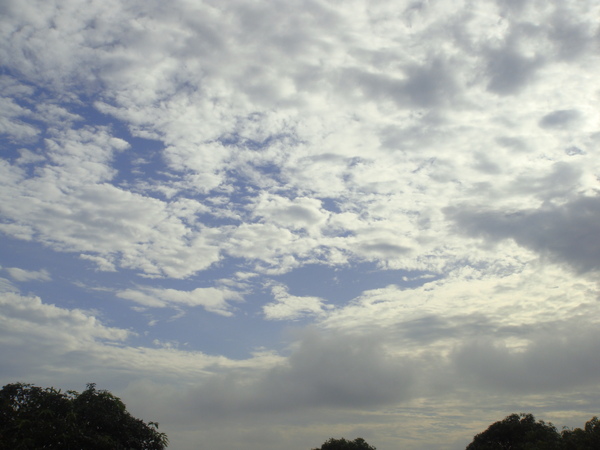 七點多的天空