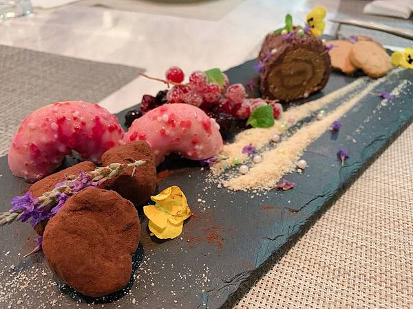 相片 8-12-2018 01 03 19 相片 8-12-2018 01 03 19