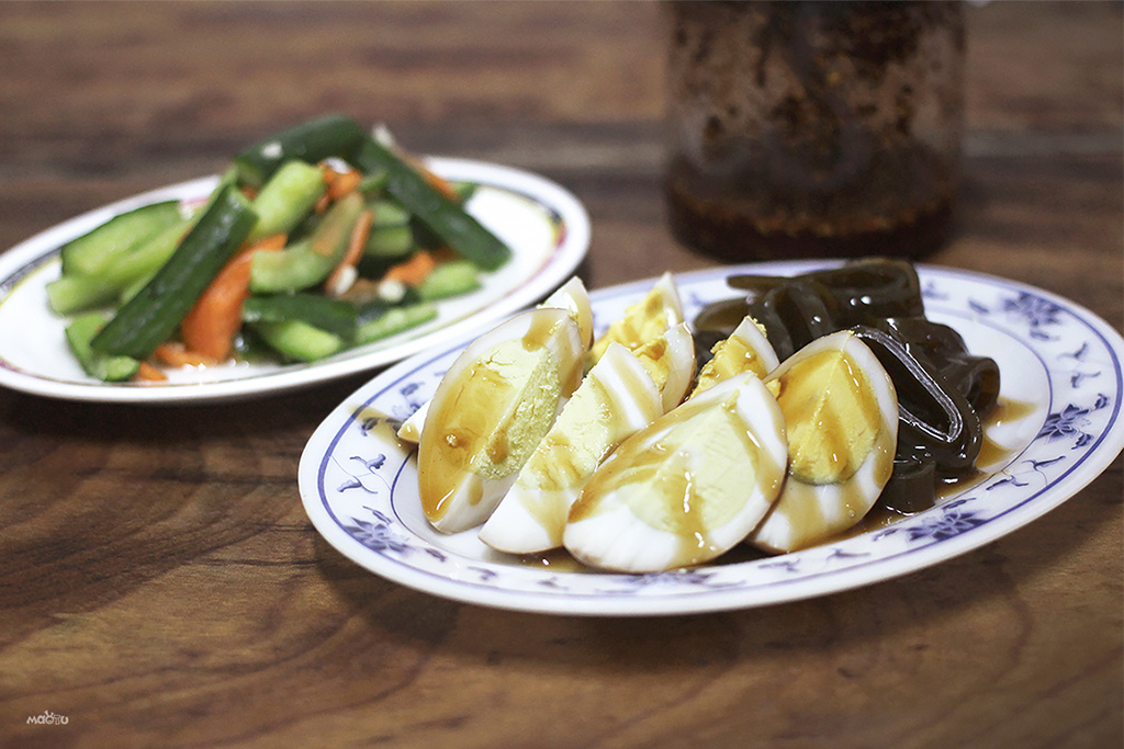 芝山岩牛肉麵 - 大塊牛肉厚實鮮嫩，紅燒湯頭清香爽口