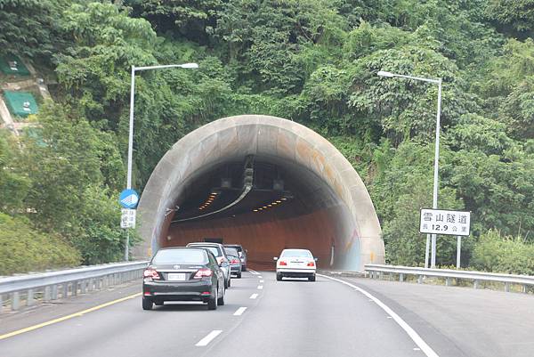 雪山隧道