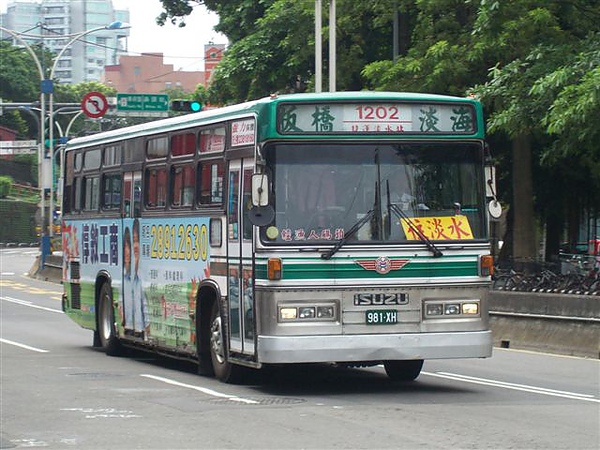 1202_981-XH.JPG