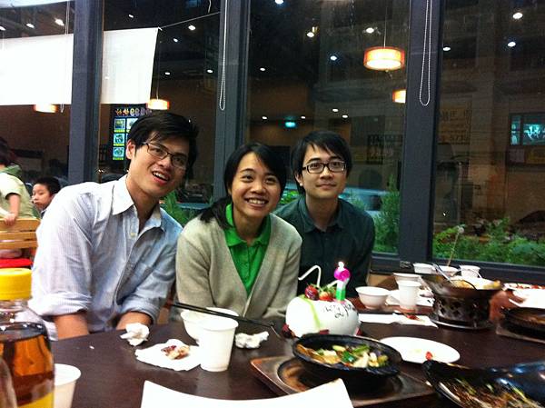 10月 & 11月壽星生日快樂！好開心能幫 Tanya 過生日 :)