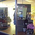 是兒童理髮院的椅子!