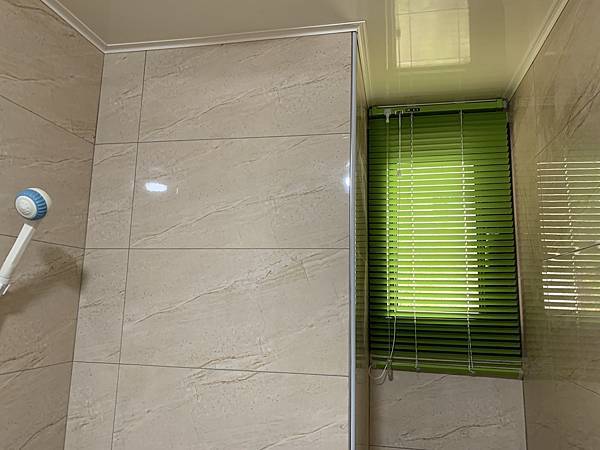 [浴室用百葉]台中百葉窗-米勒窗簾~防鏽鋁百葉窗可任意調整光