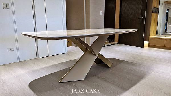 JARZCASA-20220523-013-dining-table.jpg
