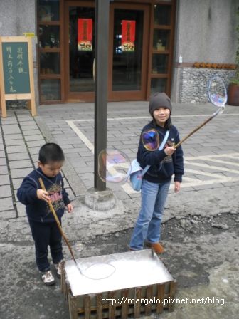 金谷精品店前