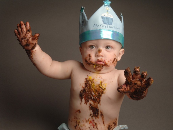 [wallcoo_com]_A%20baby%20with%20party%20hat%20looking%20messy%20with%20cream%20all%20over%20the%20body_ISPC006038.jpg