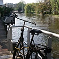 河邊的單車.JPG