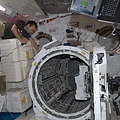 ISS-32_Akihiko_Hoshide_near_the_airlock_in_the_Kibo_lab.jpg