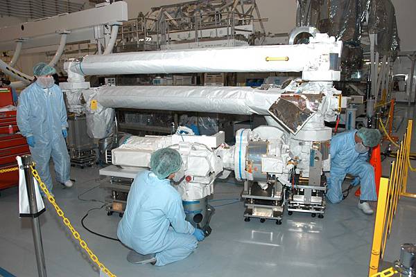 Kibo JEM-Robotic Arm.jpg