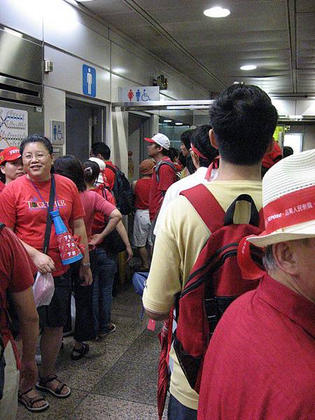 捷運廁所淪陷了囧