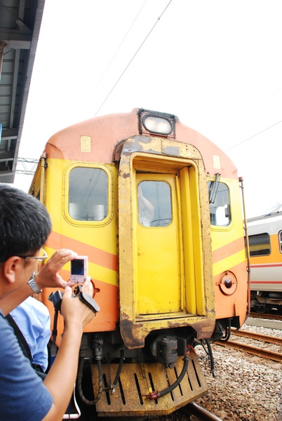 關上車門 準備開車