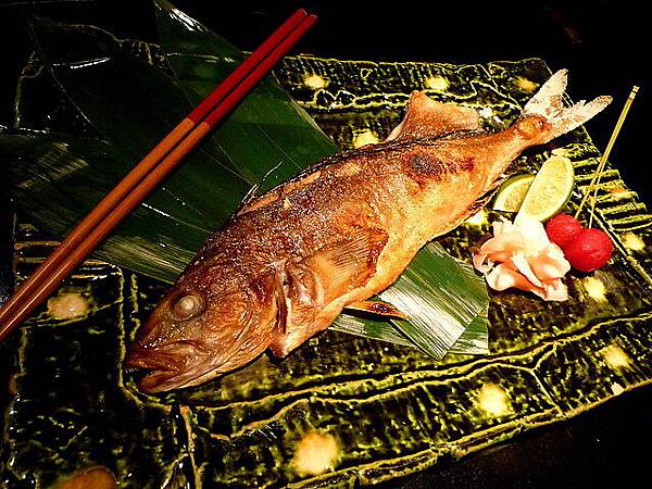 當天從日本進口的花魚，採鹽烤的方式料理