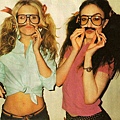 sapatao-fashion-girls-glasses-mustache-Favim_com-177549