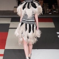 McQueen-20RS14-206371_catwalk_img_400_600_1.jpg