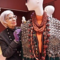 Iris-Apfel-installs-her-ensembles-at-PEM-Courtesy-Peabody-Essex-Museum.jpg