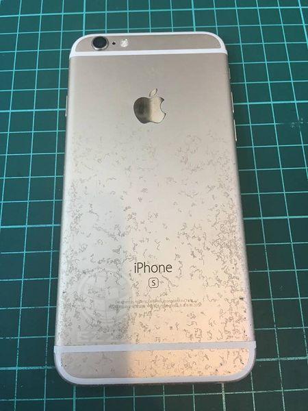 iphone6s背蓋磨損得很難看