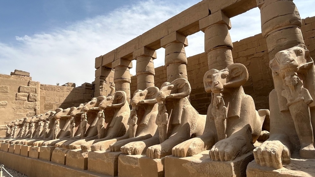 阿蒙神殿中的羊頭獅身像 (Criosphinx).jpg