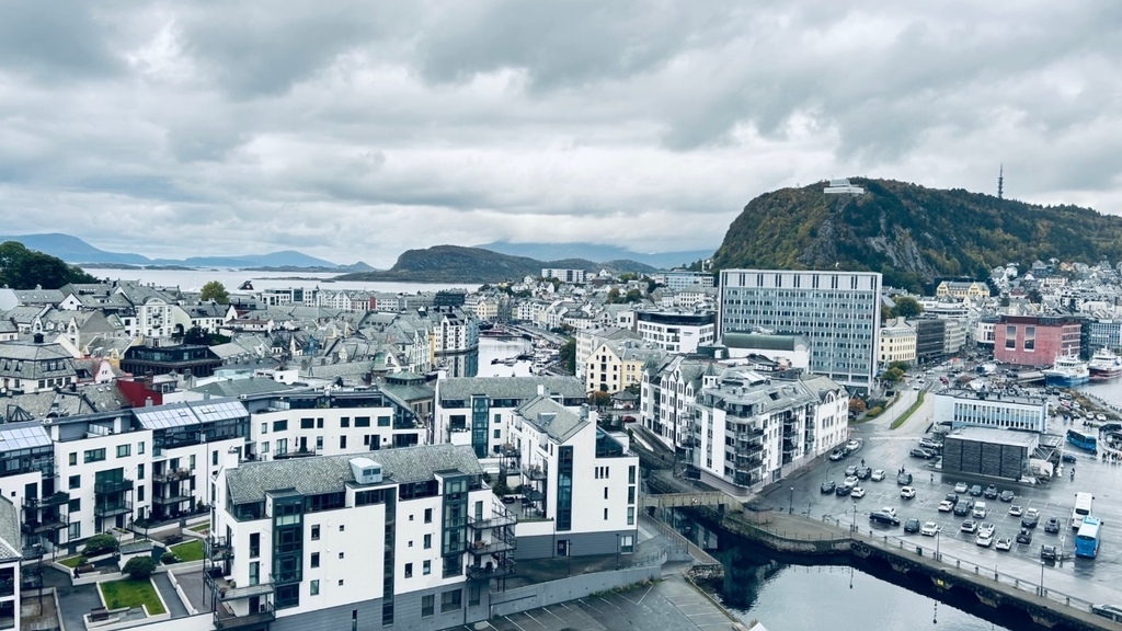 挪威港口城鎮奧勒松 Alesund.jpg