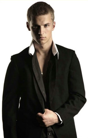 Freddie Stroma 01