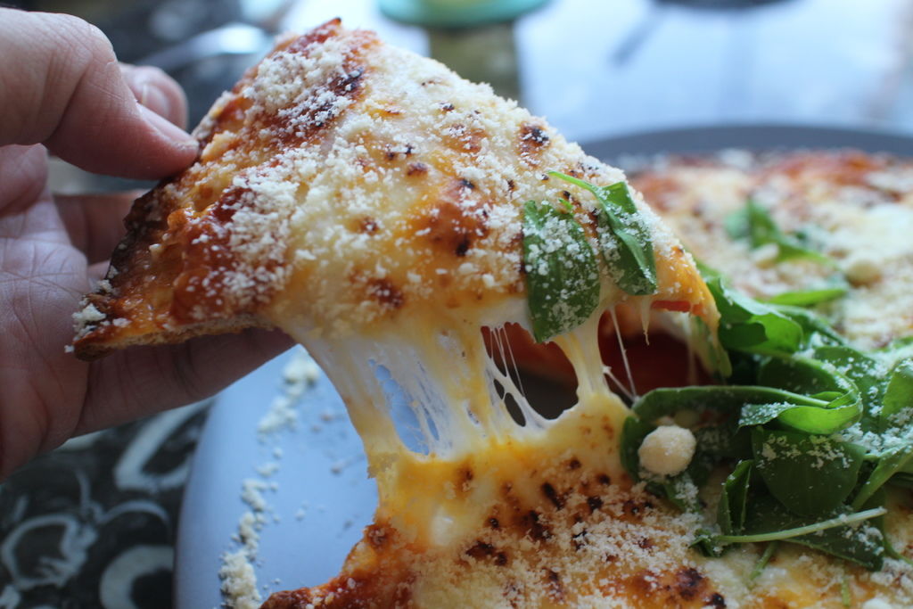 經典瑪格莉特拌乳酪比薩 IMG_6057.JPG