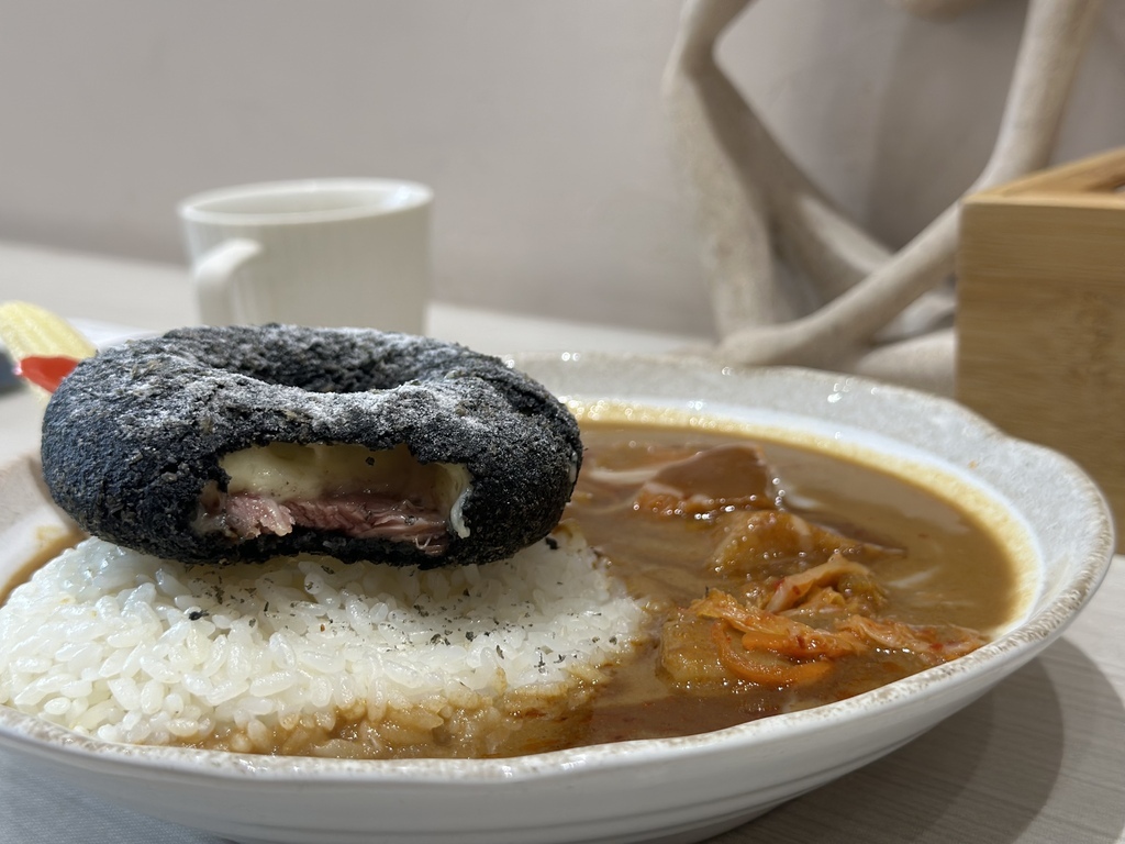 【美食】台南。大丸家，假扮甜甜圈的美味咖哩飯