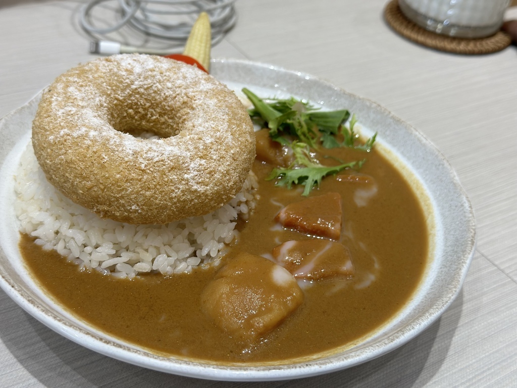 【美食】台南。大丸家，假扮甜甜圈的美味咖哩飯