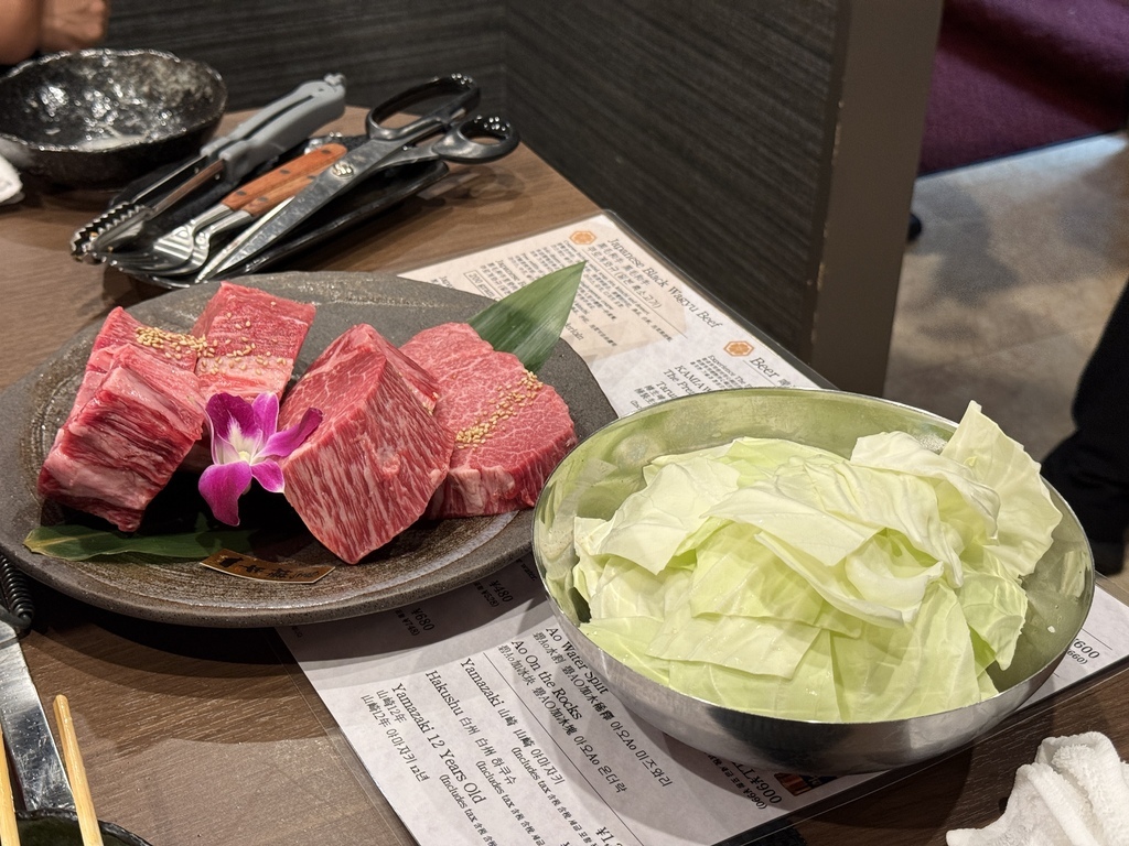 【遊記】日本。2024.10沖繩,第4天 【遊記】日本。2024.10沖繩,第4天,先在美麗海水族館再