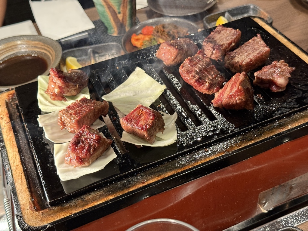 【遊記】日本。2024.10沖繩,第4天 【遊記】日本。2024.10沖繩,第4天,先在美麗海水族館再