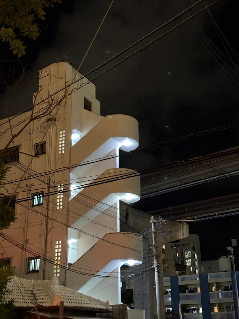 【遊記】日本。2024.10沖繩,第4天 【遊記】日本。2024.10沖繩,第4天,先在美麗海水族館再