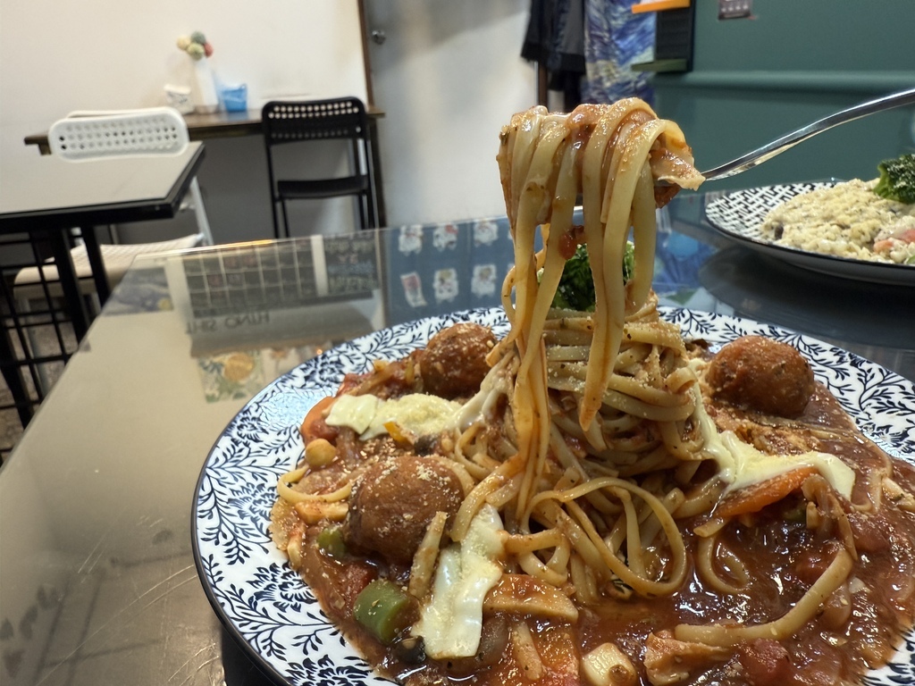 [食記] 高雄三民，沒有冷氣的店，建工商圈蔬食