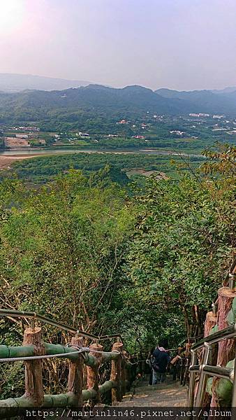 DSC_0122_2.JPG DSC_0122_2.JPG