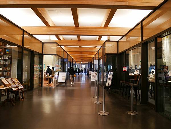 京都新地標 新風館，以及美到捨不得吃的(THISIS)SHI