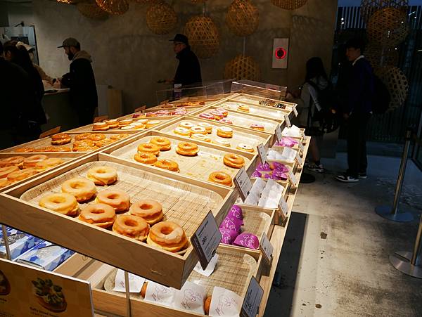京都自由行 隈研吾以及長場雄聯名設計的Koe Donuts甜