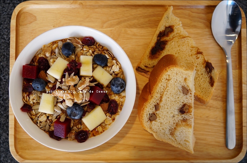 22綜合堅果燕麥優格附麵包1 22綜合堅果燕麥優格附麵包1