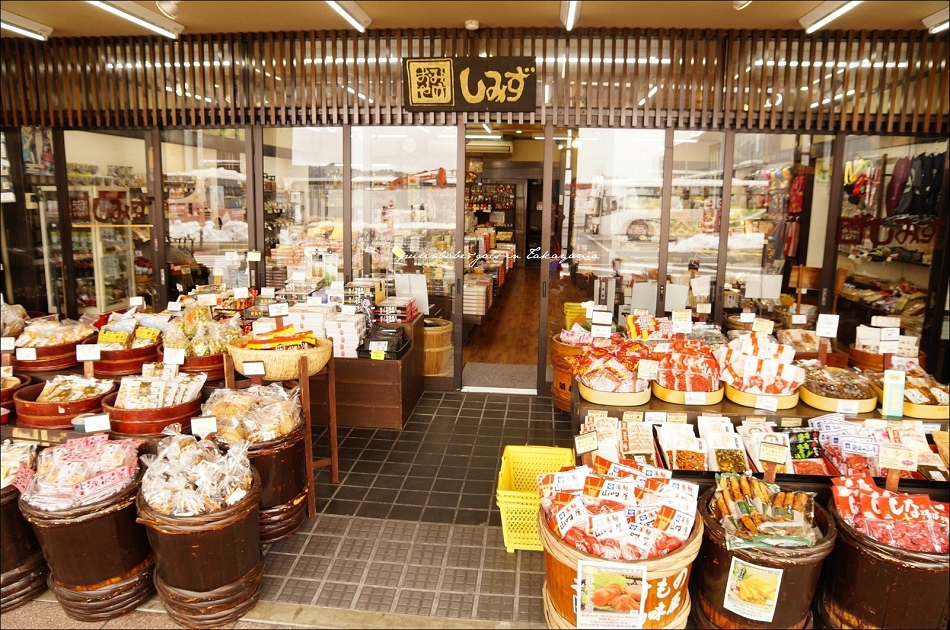5JR高山车站对面的伴手礼店1