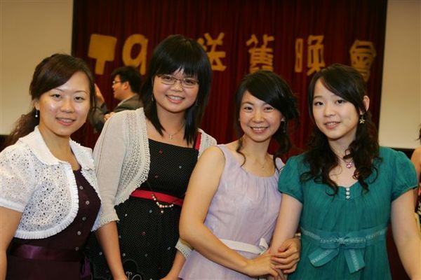 盈蓁還是這麼的baby face～～（我最愛你的臉臉了～～）