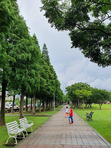 2023.8.1 孫兒們騎滑板車遊公園 🛴😘