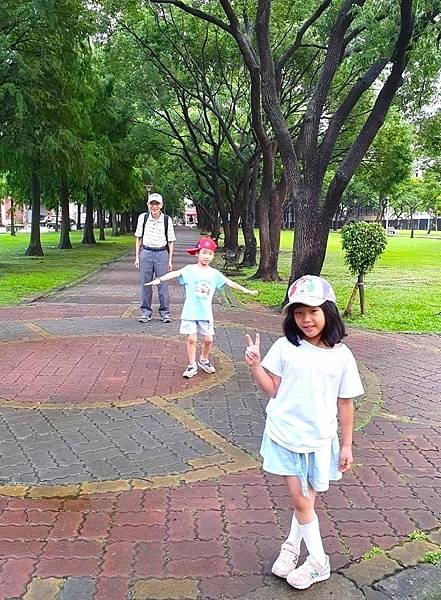 2023.8.17 陪孫漫遊雨後公園 🚶🚶‍♀️