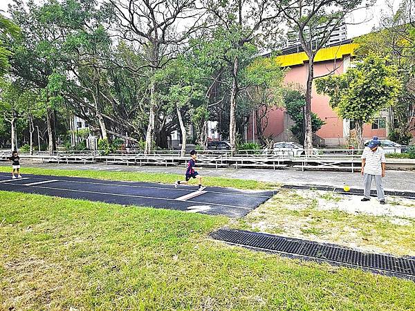 2025.9.20 跳遠、踢足球 ⚽️九月鳳凰花尾 💐另類祖