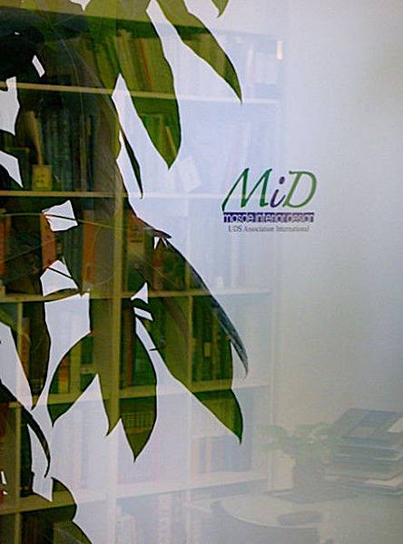 MiD 麥斯迪設計 Logo