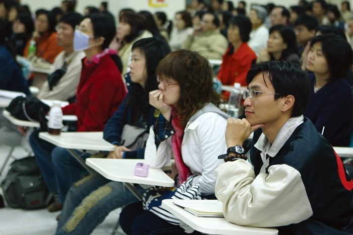 領袖會學員聆聽李嗣涔博士精彩的演講