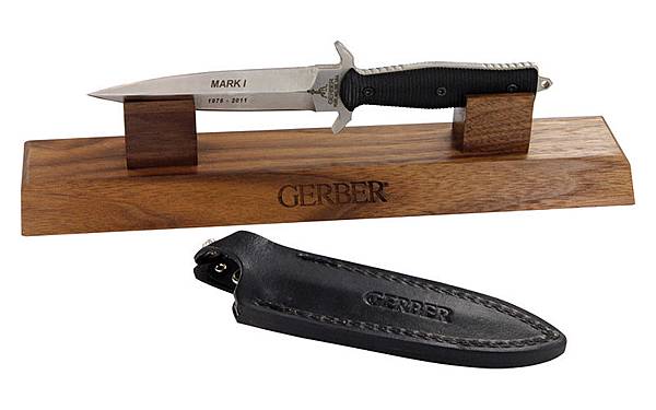 Gerber "mark 1" 35週年紀念版靴刀/附黑色真皮刀鞘、實木展示台