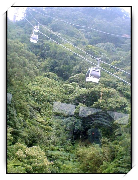 在動物園站裡面拍纜車出發