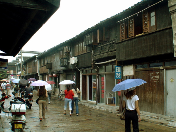 早上下著毛毛細雨