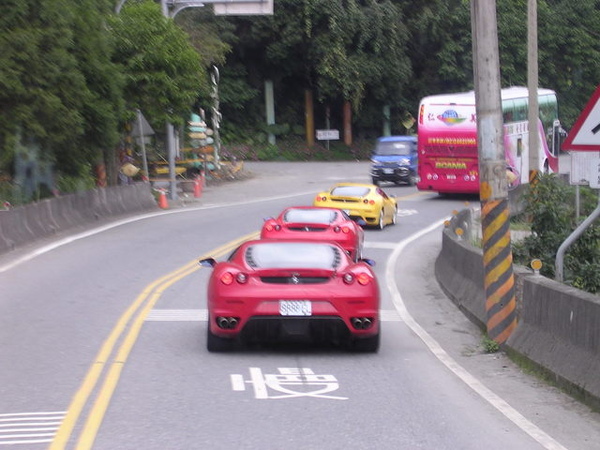 我們的遊覽車當然追不上啦