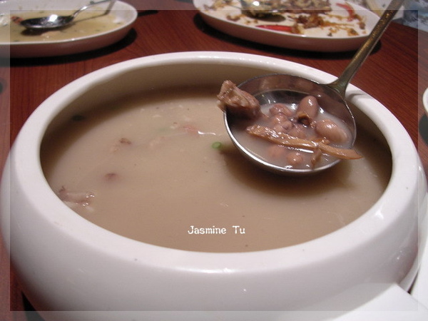 墨魚花生排骨湯