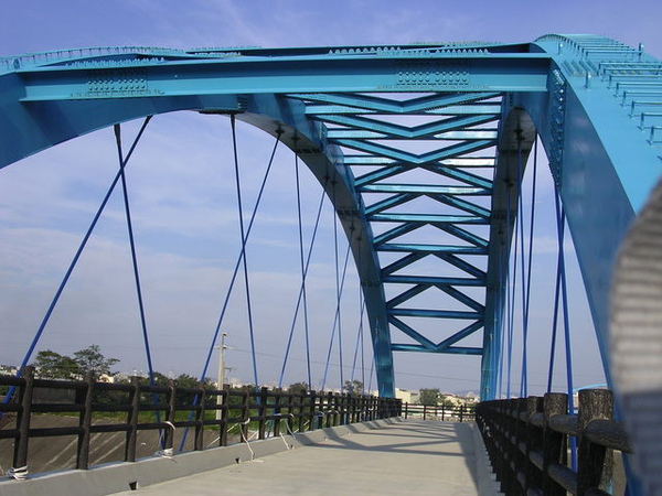 要往紅樹林公園的路橋